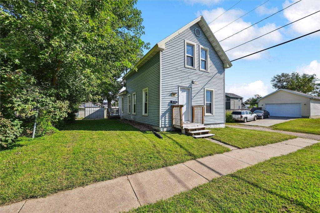 280 14th Avenue SW, Cedar Rapids, IA 52404