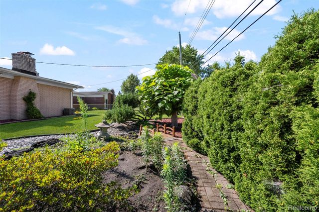 32429 Whitley Circle, Warren, MI 48088
