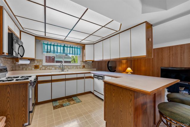 32429 Whitley Circle, Warren, MI 48088