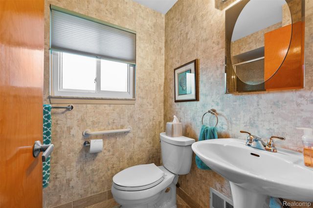 32429 Whitley Circle, Warren, MI 48088