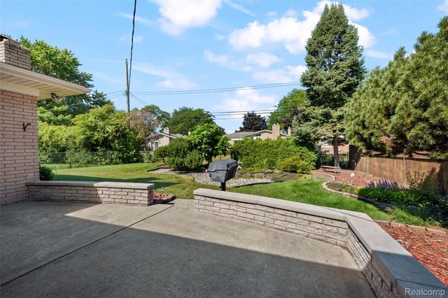 32429 Whitley Circle, Warren, MI 48088