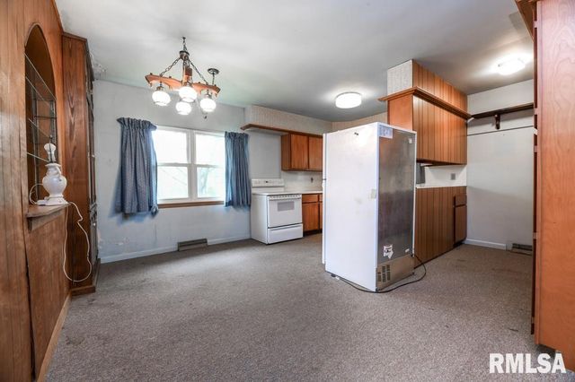 1121 N Wood Road, Peoria, IL 61604