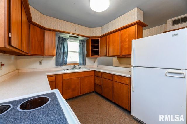 1121 N Wood Road, Peoria, IL 61604