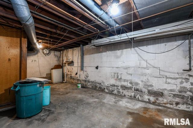 1121 N Wood Road, Peoria, IL 61604