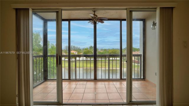 10155 NW 9th St Cir 4-401, Miami, FL 33172