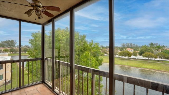 10155 NW 9th St Cir 4-401, Miami, FL 33172