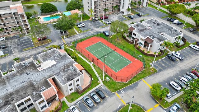 10155 NW 9th St Cir 4-401, Miami, FL 33172