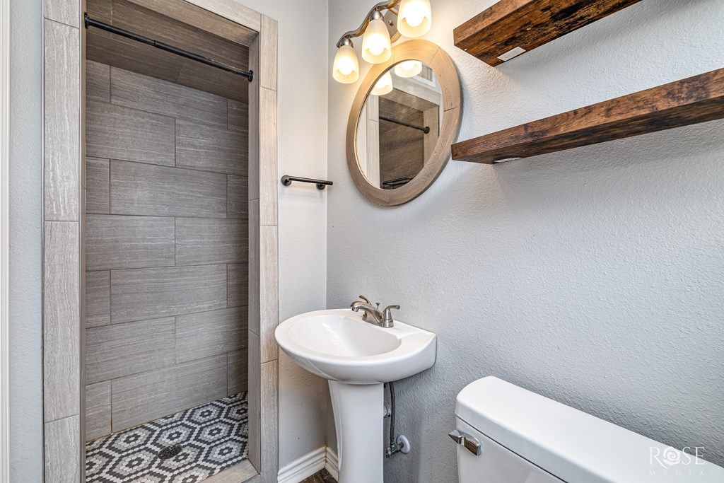 Image 14 of property listing at 1927 Chapman St, San Angelo, TX 76901