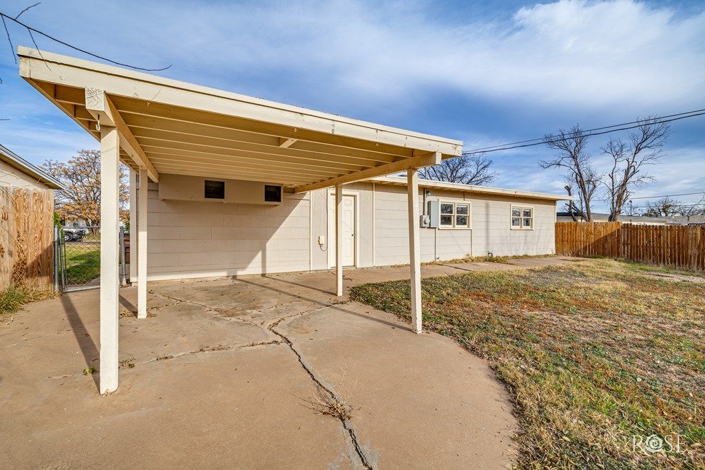 Image 21 of property listing at 1927 Chapman St, San Angelo, TX 76901