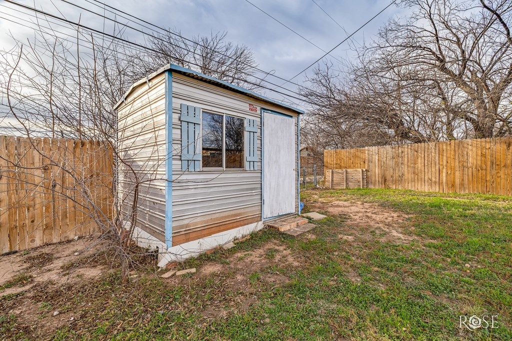 Image 26 of property listing at 1927 Chapman St, San Angelo, TX 76901