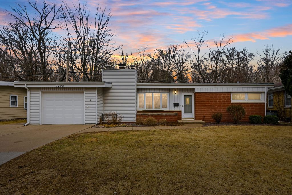 3104 15th St A Street, Moline, IL 61265