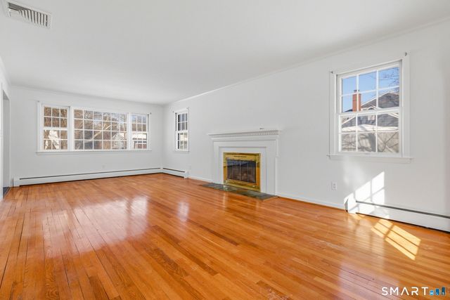 9 Patrick Lane, Branford, CT 06405