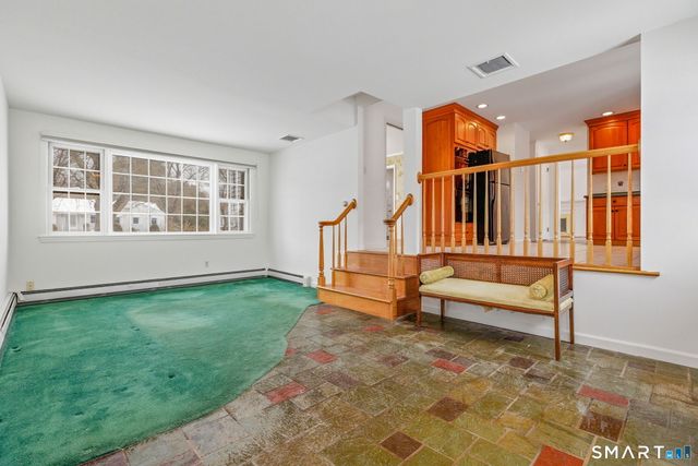 9 Patrick Lane, Branford, CT 06405