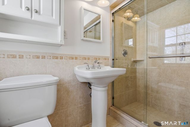 9 Patrick Lane, Branford, CT 06405