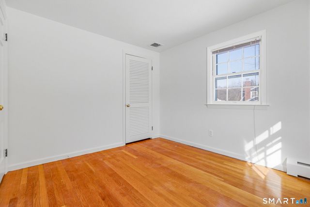 9 Patrick Lane, Branford, CT 06405