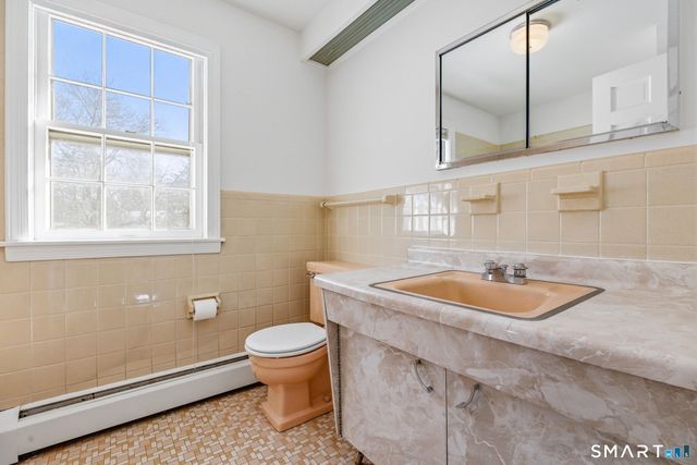 9 Patrick Lane, Branford, CT 06405