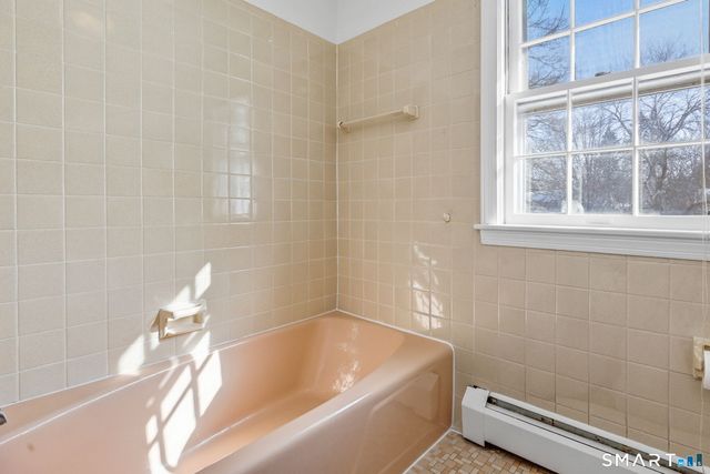 9 Patrick Lane, Branford, CT 06405