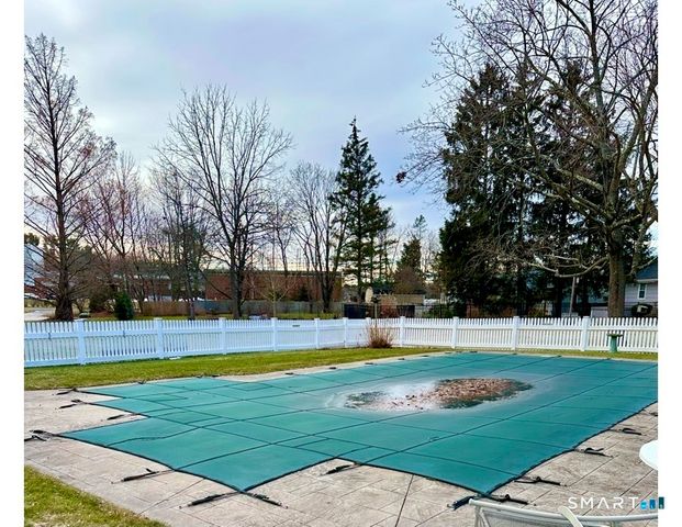 9 Patrick Lane, Branford, CT 06405