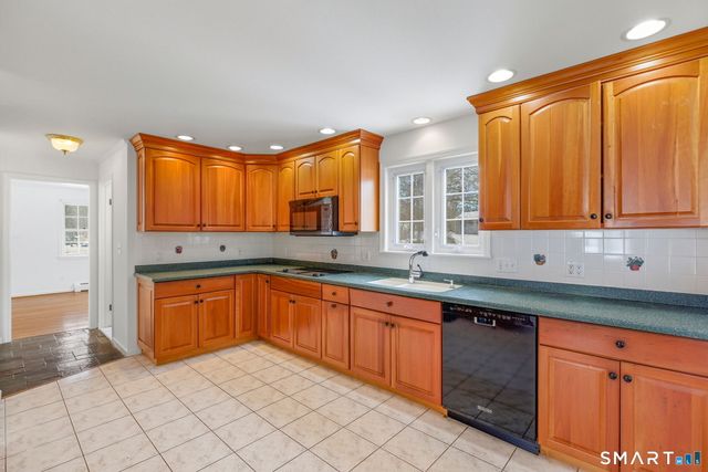 9 Patrick Lane, Branford, CT 06405