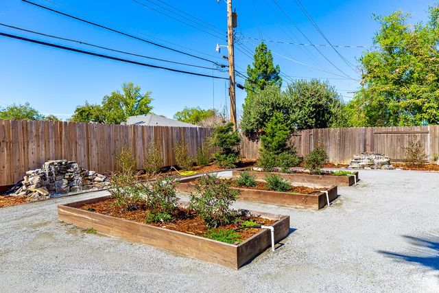 2437 Parkwood, Sacramento, CA 95825