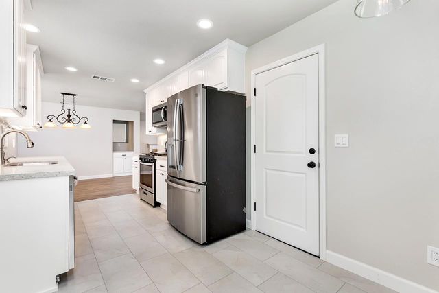 2437 Parkwood, Sacramento, CA 95825