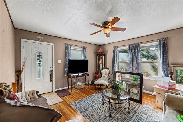 1932 S Broadway Street, Leavenworth, KS 66048