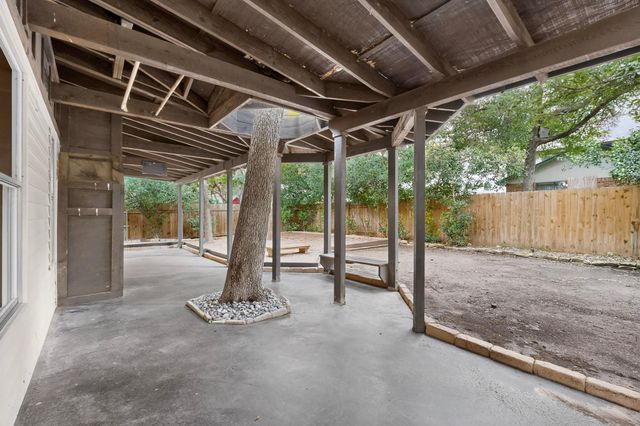 7441 Dallas DR, Austin, TX 78729