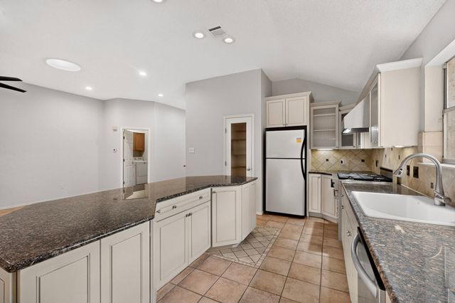 7441 Dallas DR, Austin, TX 78729