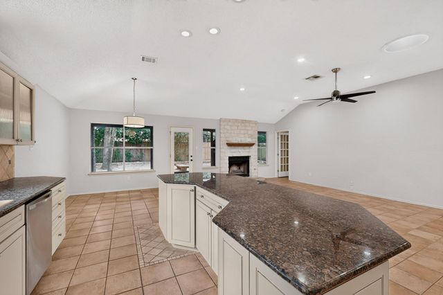 7441 Dallas DR, Austin, TX 78729