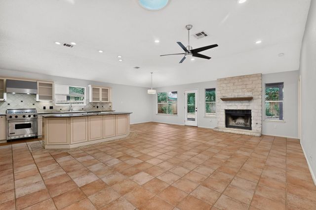 7441 Dallas DR, Austin, TX 78729