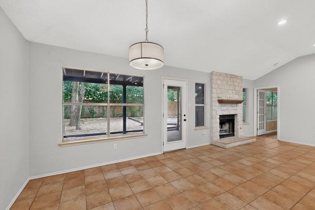 7441 Dallas DR, Austin, TX 78729