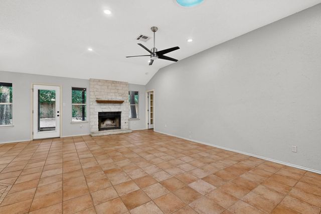 7441 Dallas DR, Austin, TX 78729