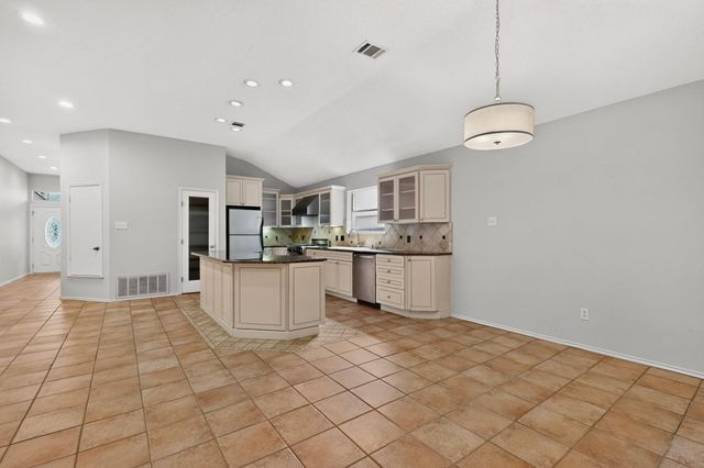 7441 Dallas DR, Austin, TX 78729