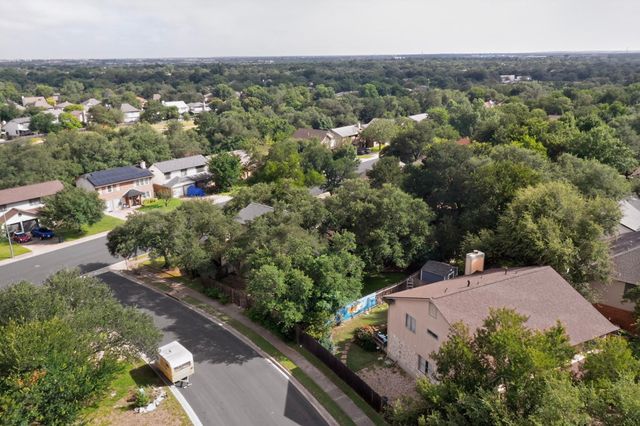7441 Dallas DR, Austin, TX 78729