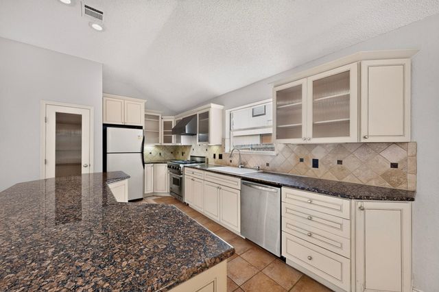 7441 Dallas DR, Austin, TX 78729