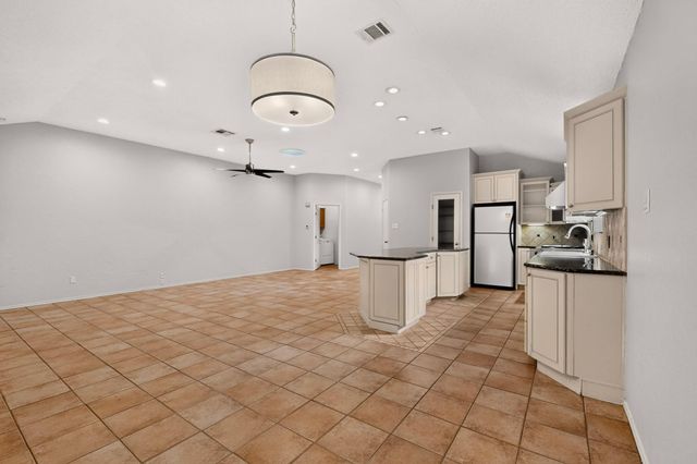 7441 Dallas DR, Austin, TX 78729