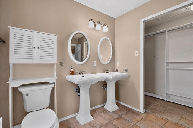 7441 Dallas DR, Austin, TX 78729