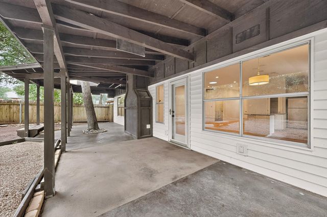 7441 Dallas DR, Austin, TX 78729