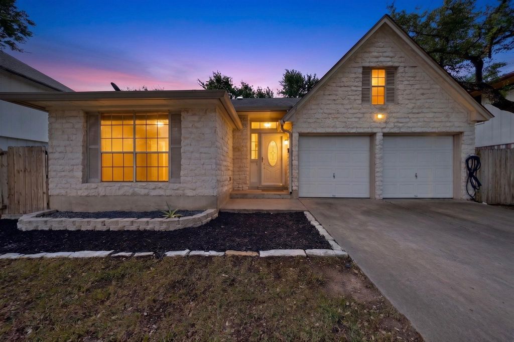 7441 Dallas DR, Austin, TX 78729