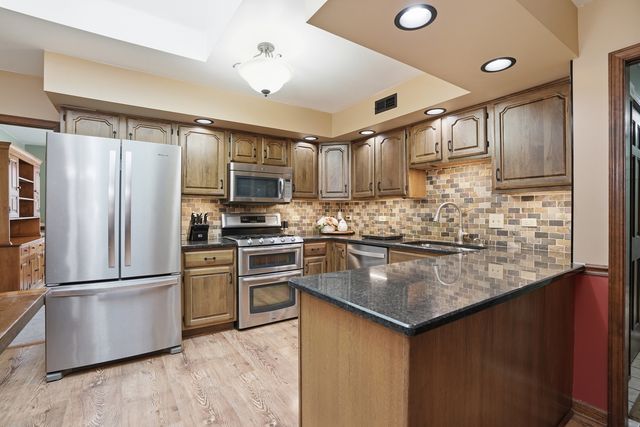 18070 Whitman Lane, Lansing, IL 60438