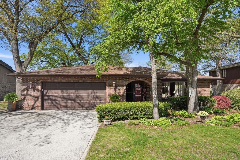 18070 Whitman Lane, Lansing, IL 60438