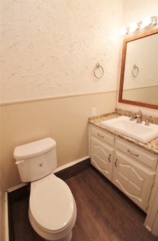 900 Valley Ridge Drive, Desoto, TX 75115