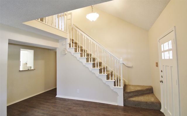900 Valley Ridge Drive, Desoto, TX 75115