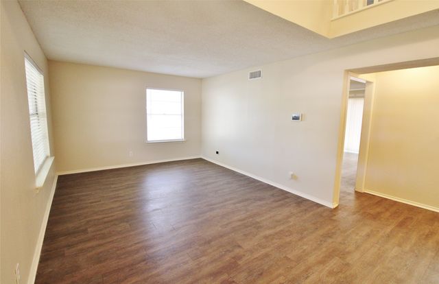 900 Valley Ridge Drive, Desoto, TX 75115