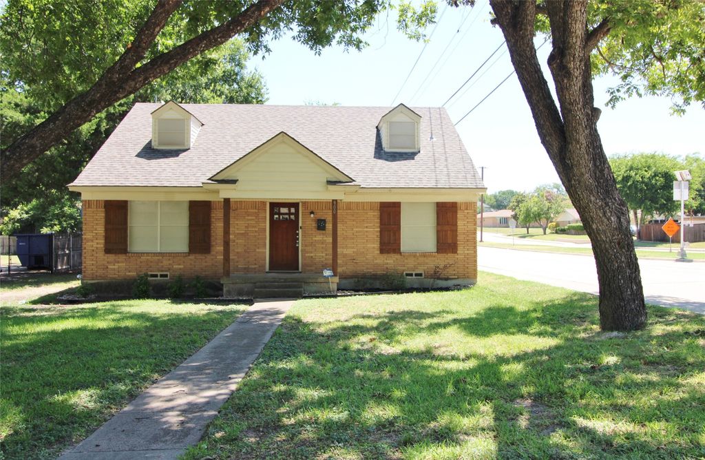 900 Valley Ridge Drive, Desoto, TX 75115
