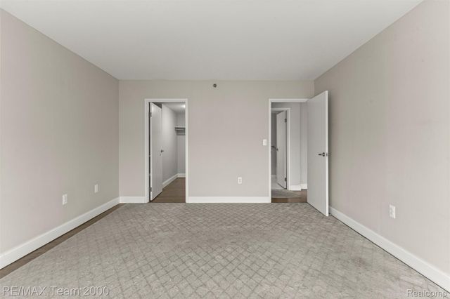 250 E HARBORTOWN Drive 702, Wayne, MI 48207