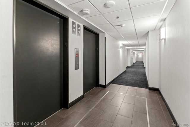 250 E HARBORTOWN Drive 702, Wayne, MI 48207