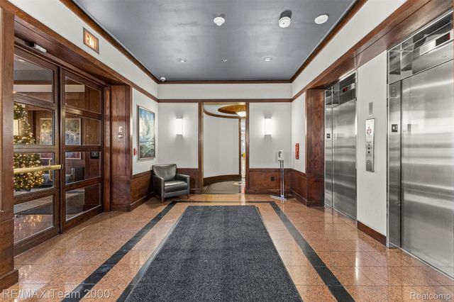 250 E HARBORTOWN Drive 702, Wayne, MI 48207