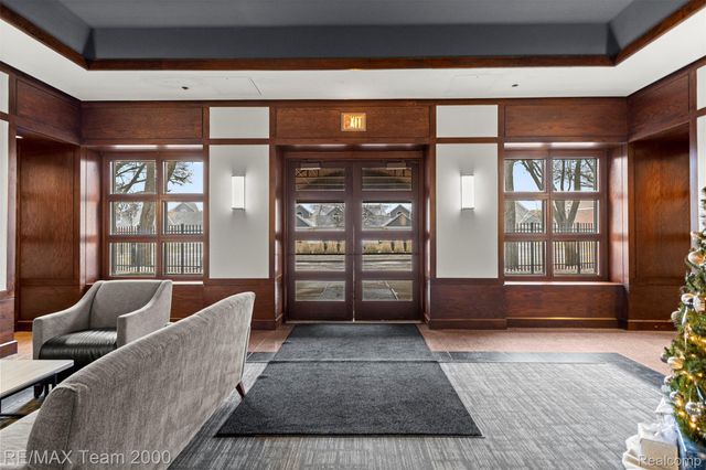 250 E HARBORTOWN Drive 702, Wayne, MI 48207