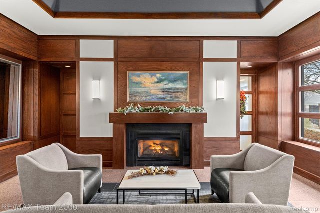 250 E HARBORTOWN Drive 702, Wayne, MI 48207